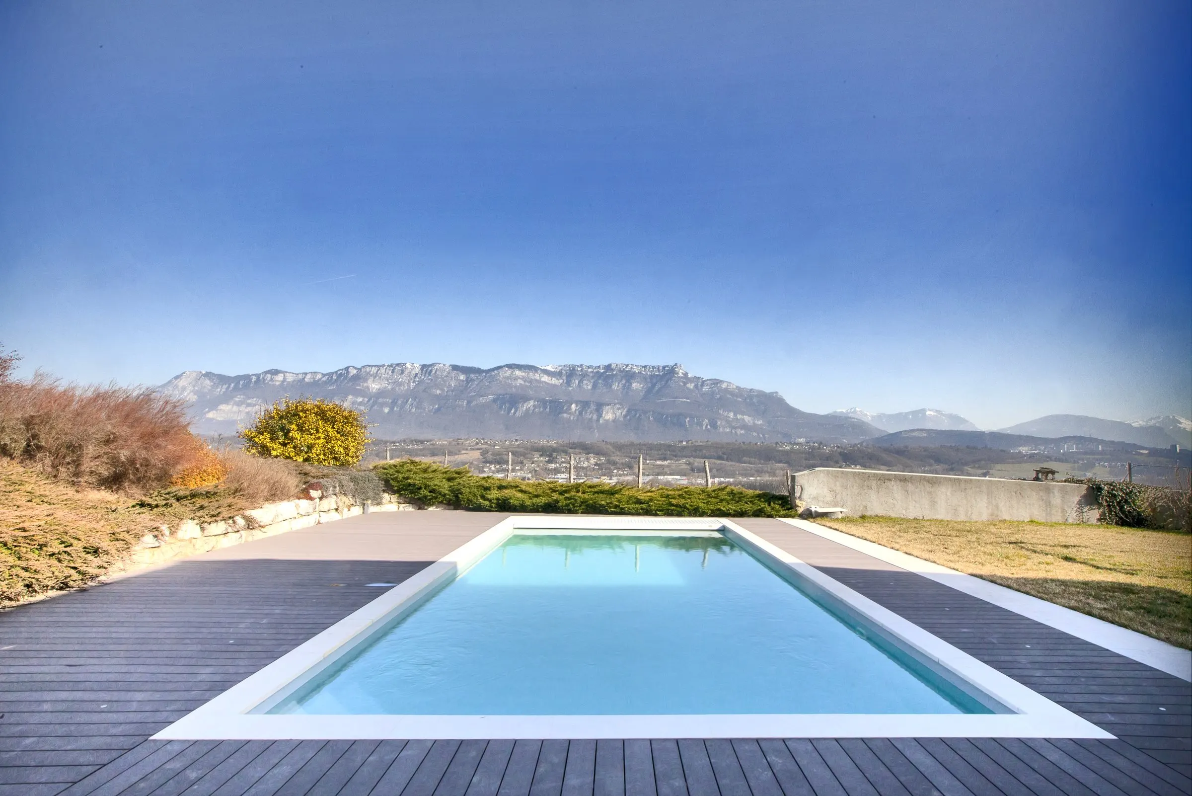 The salt-water pool and its wooden deck, facing the Bauges mountains
